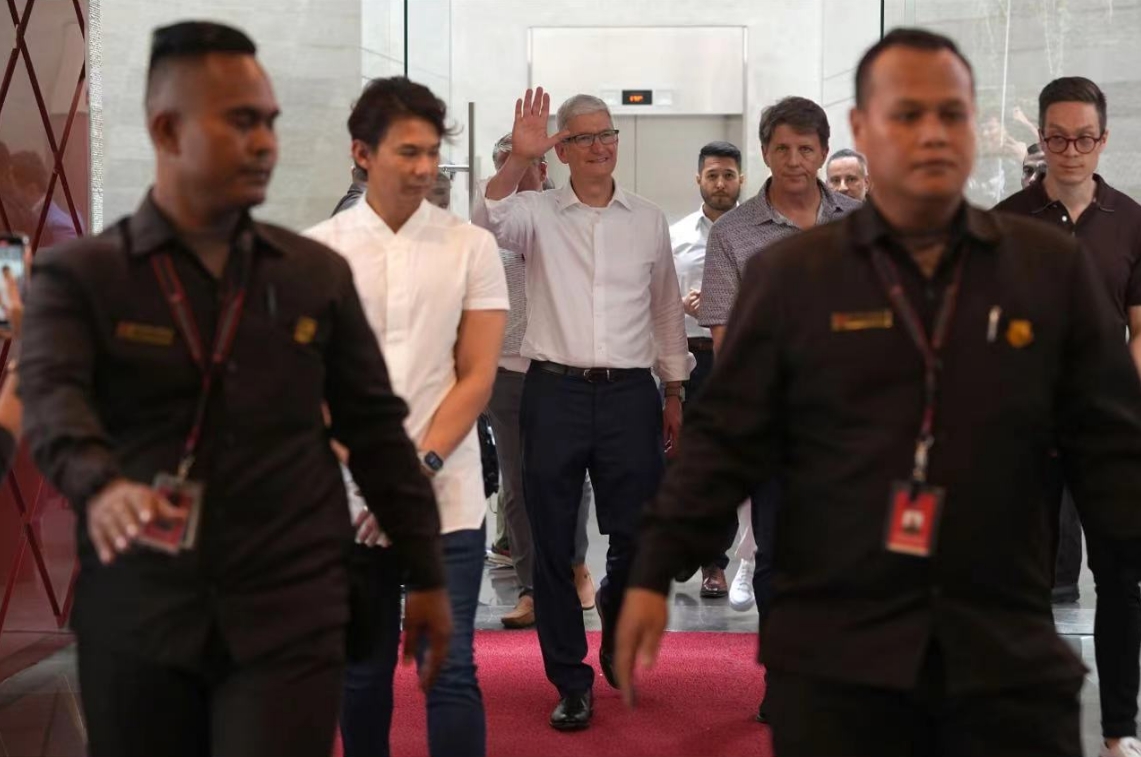 图：苹果CEO蒂姆·库克访问印度尼西亚 来源：Bloomberg
